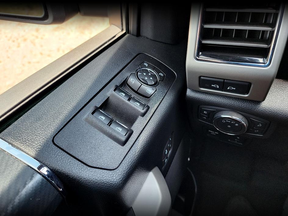 2020 Ford F-150 Lariat photo 28