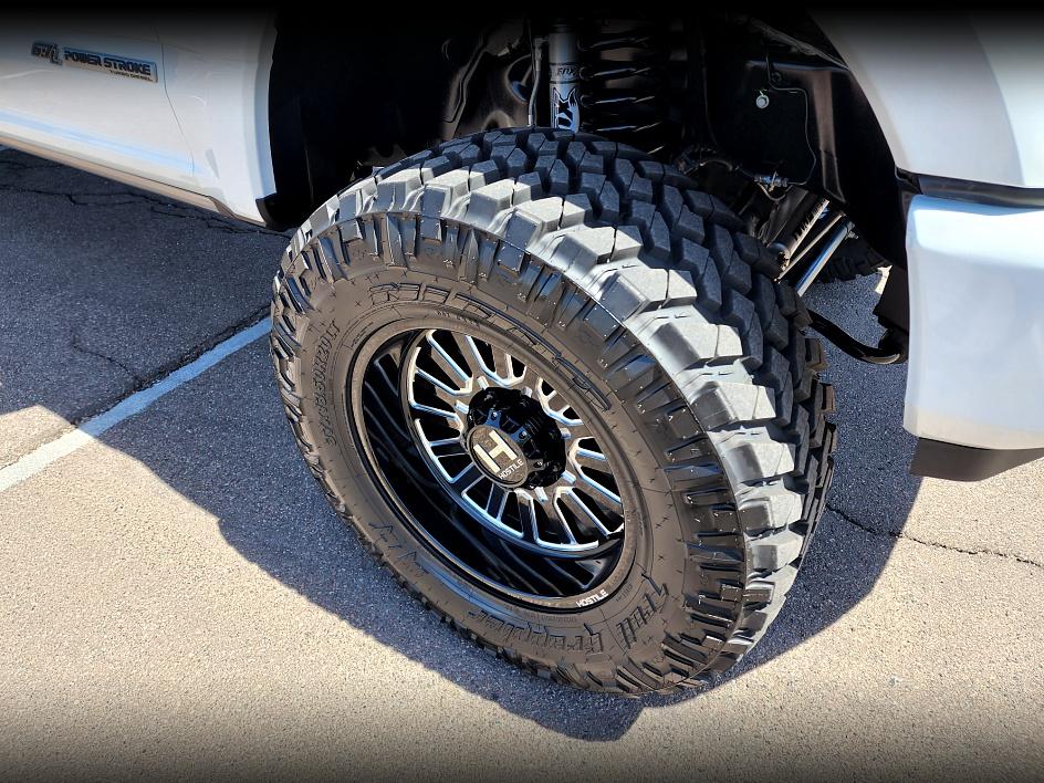 2022 Ford F-250 Lariat FX4 photo 2