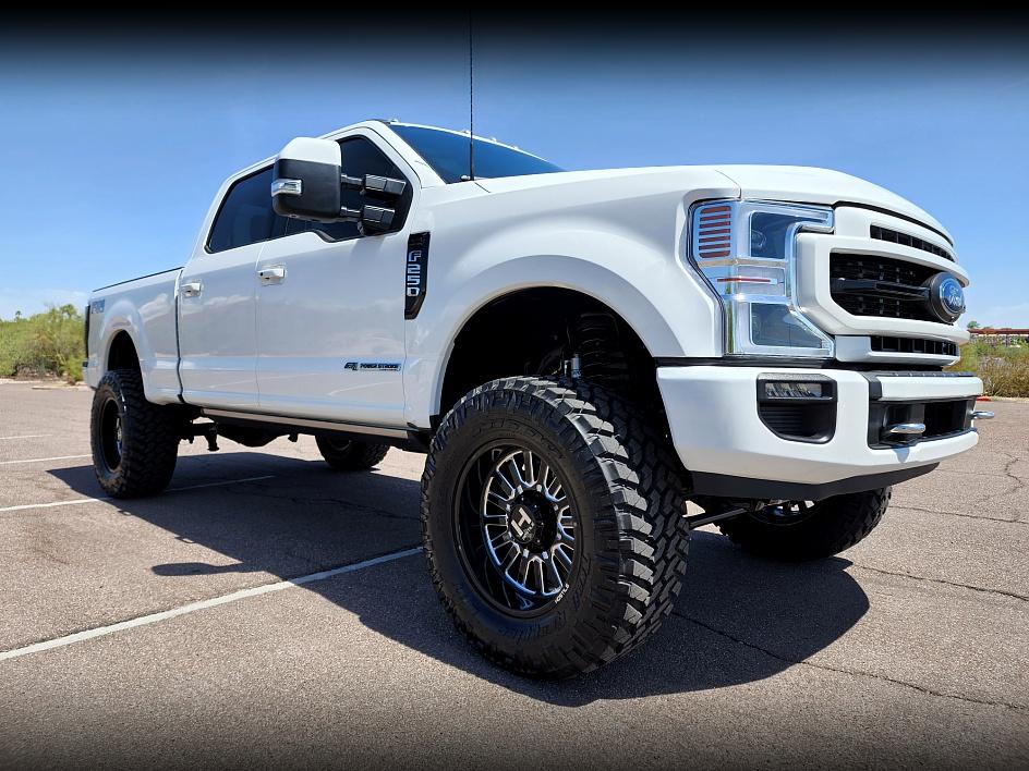 2022 Ford F-250 Lariat FX4 photo 9