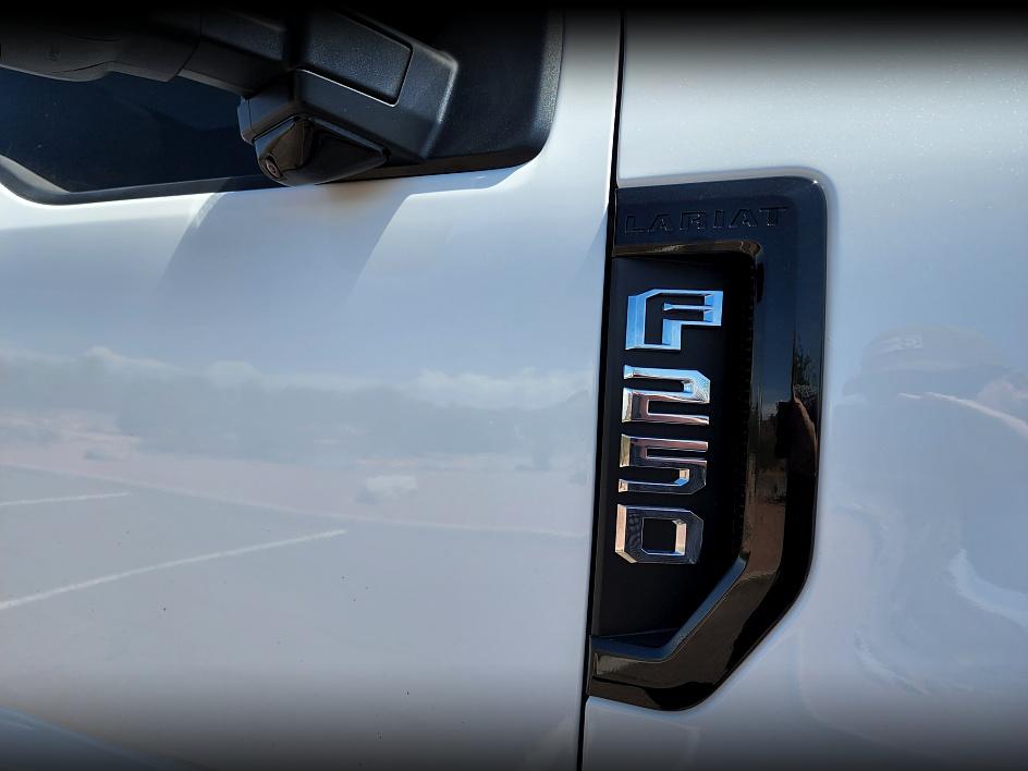 2022 Ford F-250 Lariat FX4 photo 12