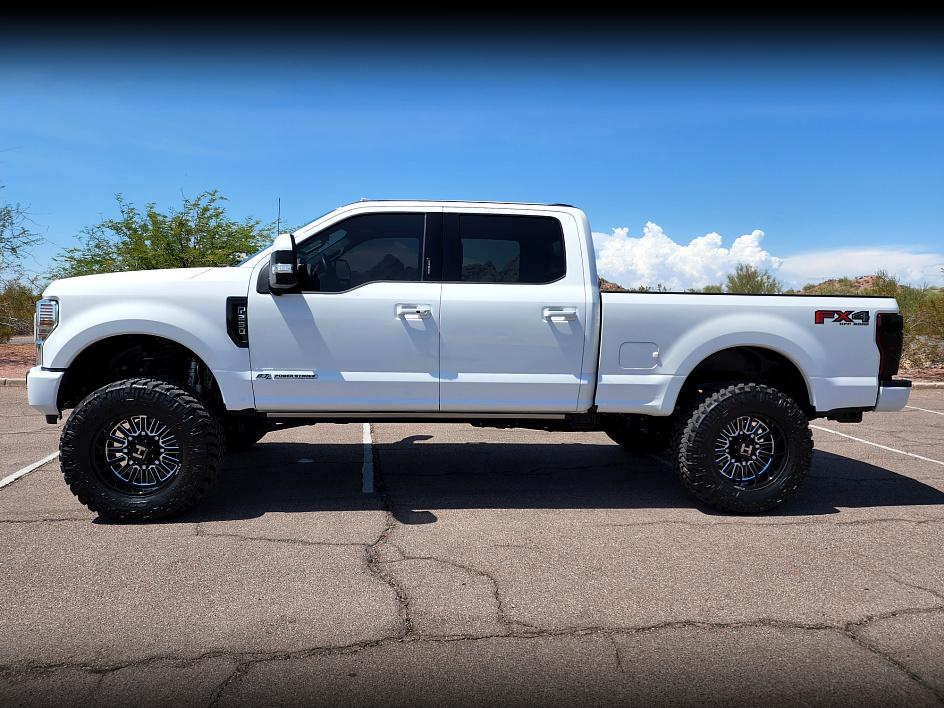 2022 Ford F-250 Lariat FX4 photo 5