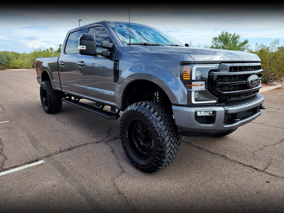 2022 Ford F-250 Lariat FX4 photo 10
