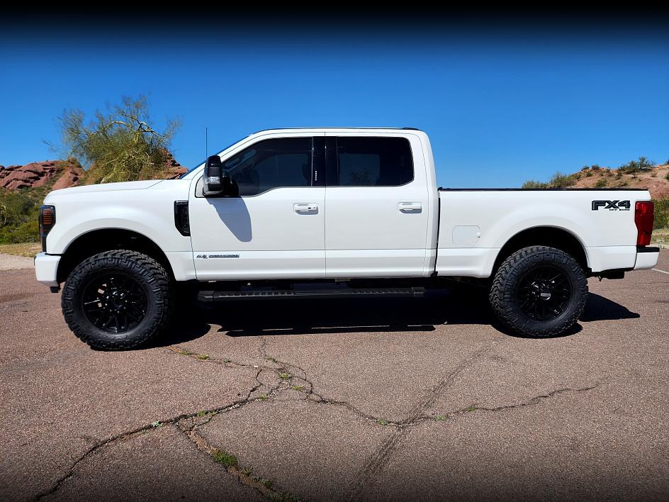 2022 Ford F-350 Lariat photo 2