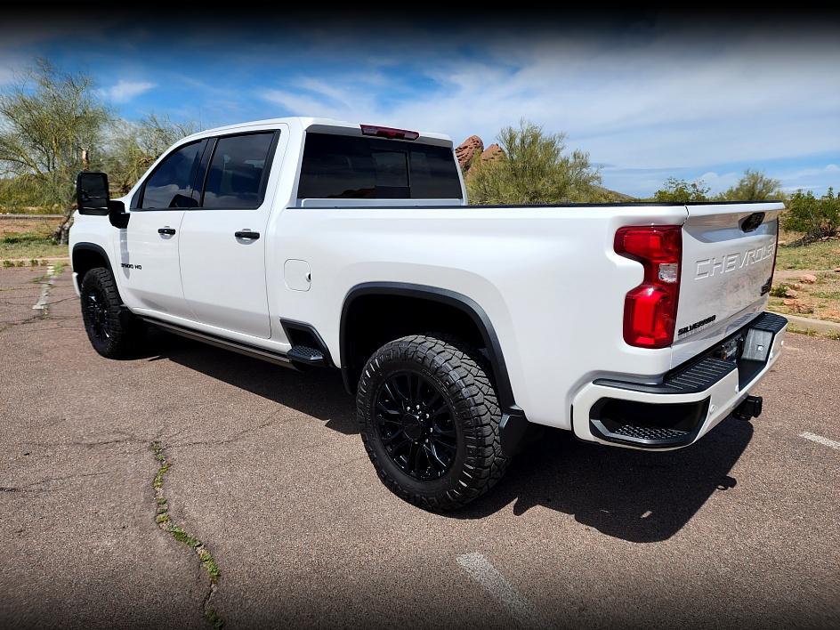 2022 Chevrolet Silverado 3500HD High Country photo 3