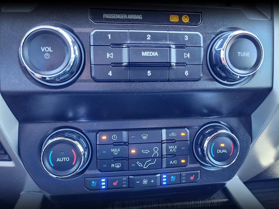 2020 Ford F-350 Lariat photo 27