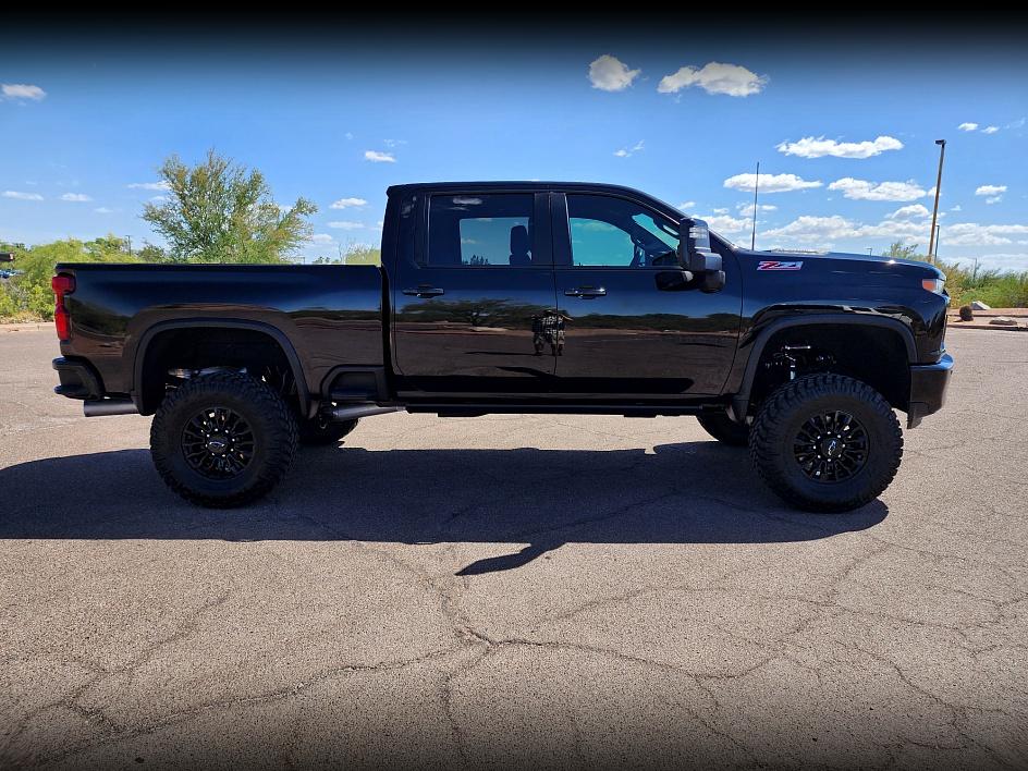 2021 Chevrolet Silverado 2500HD LT Midnight Edition photo 7