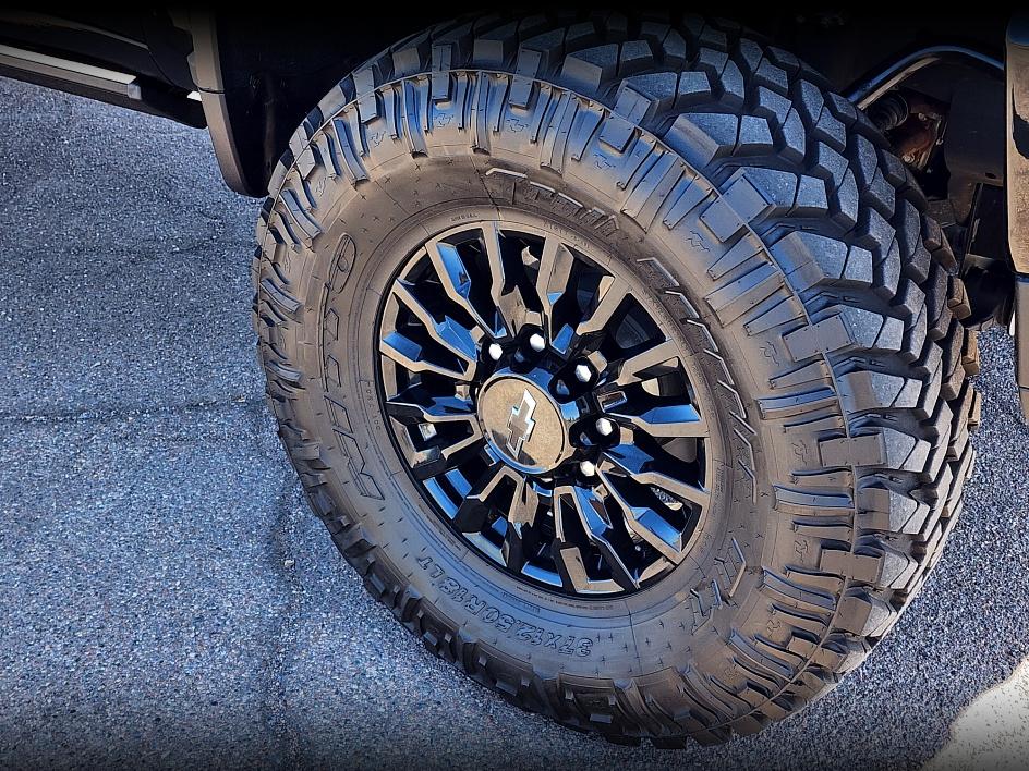 2021 Chevrolet Silverado 2500HD LT Midnight Edition photo 3