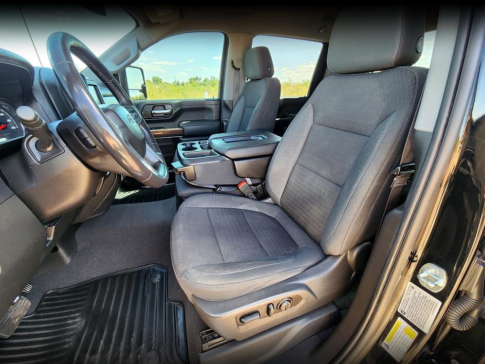 2021 Chevrolet Silverado 2500HD LT Midnight Edition photo 13