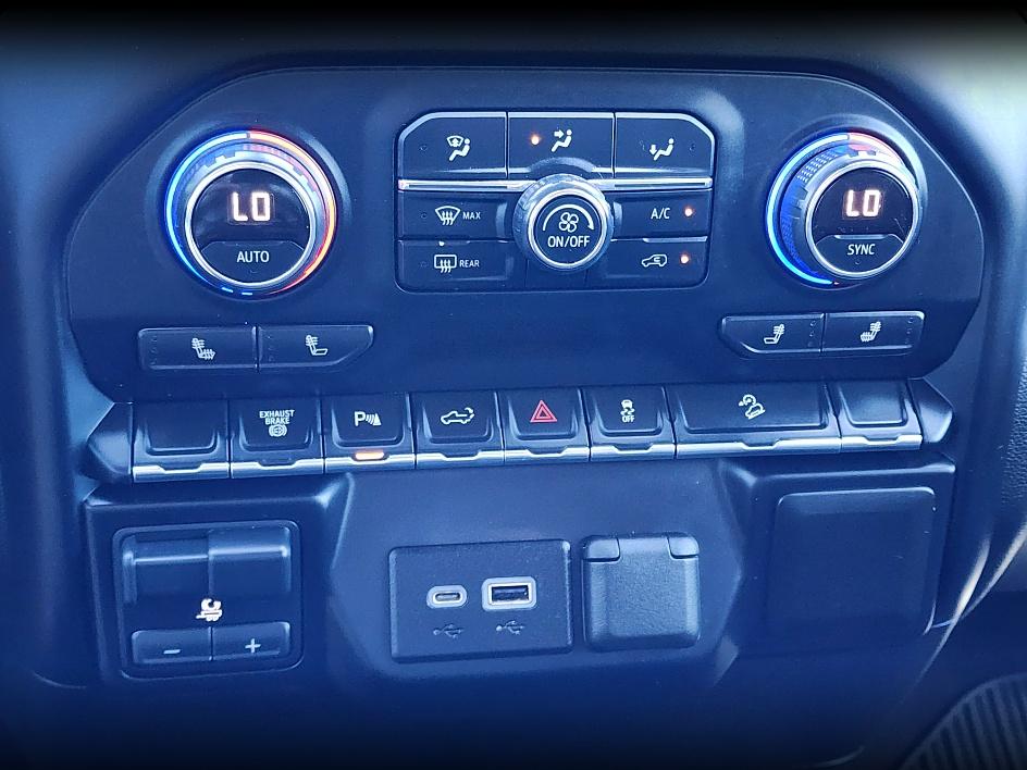2021 Chevrolet Silverado 2500HD LT Midnight Edition photo 23