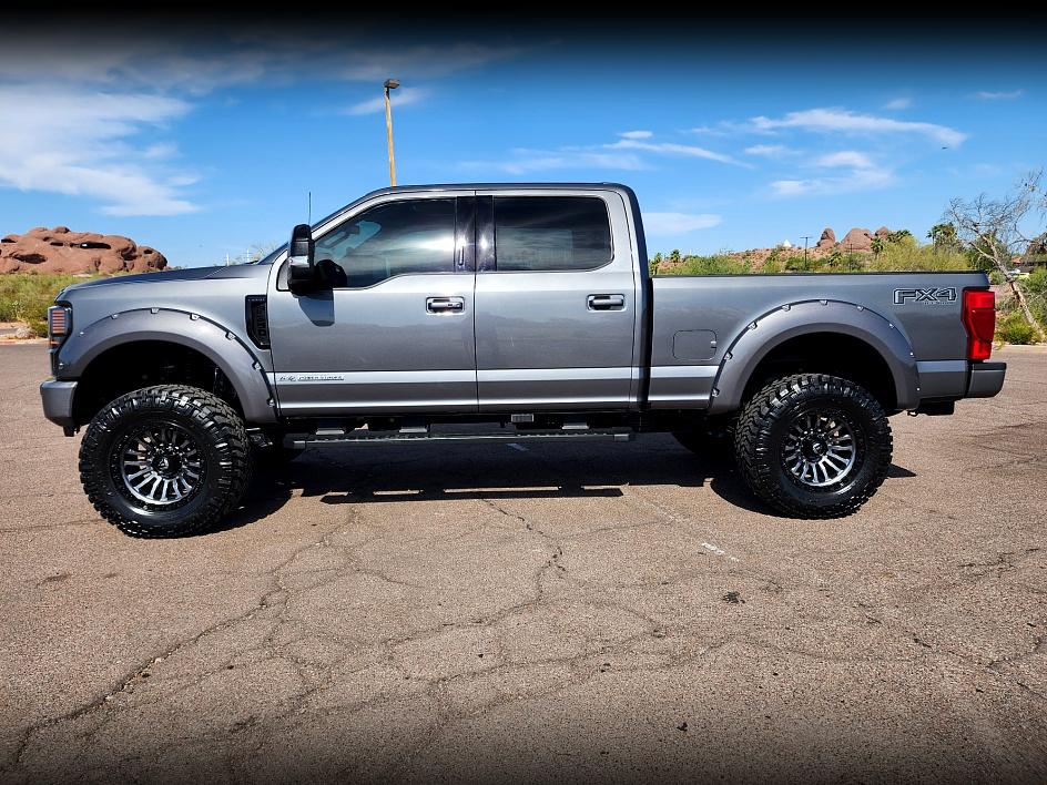 2022 Ford F-350 Lariat photo 2