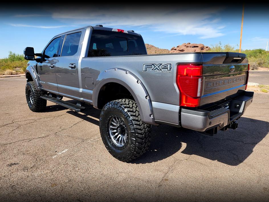2022 Ford F-350 Lariat photo 3