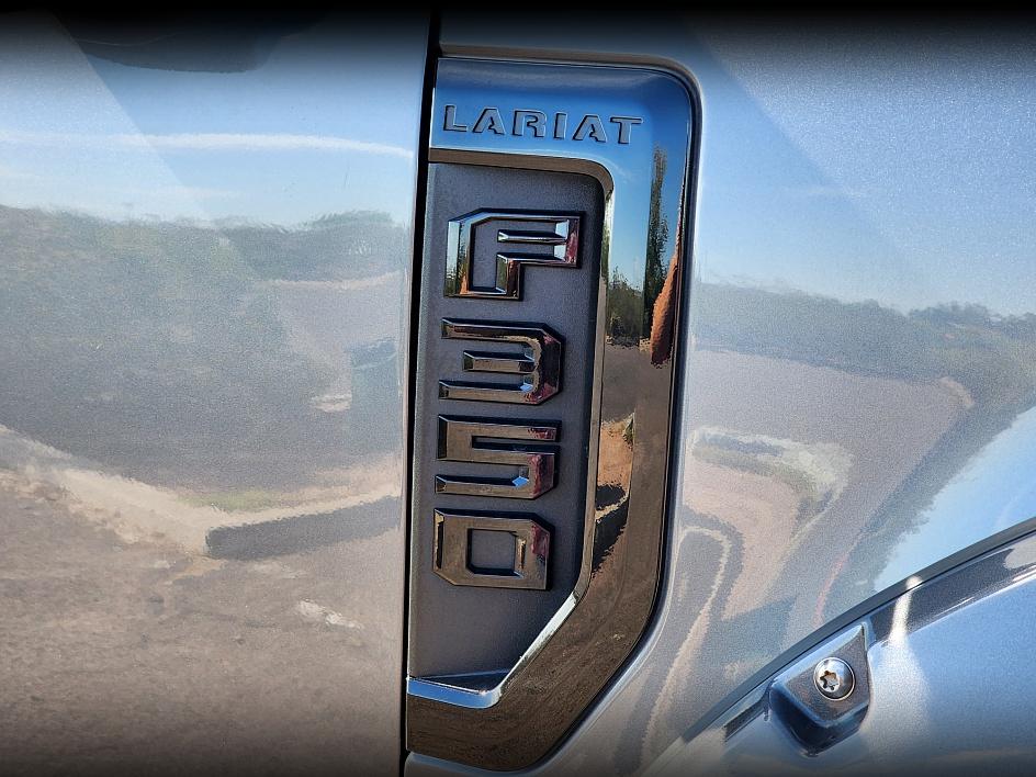 2022 Ford F-350 Lariat photo 11