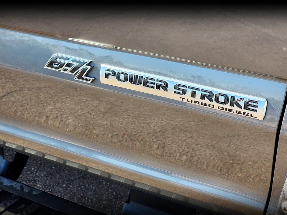 2022 Ford F-350 Lariat photo 12