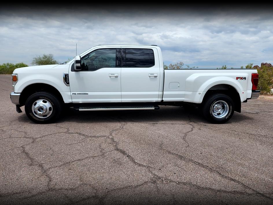 2022 Ford F-350 Lariat photo 2