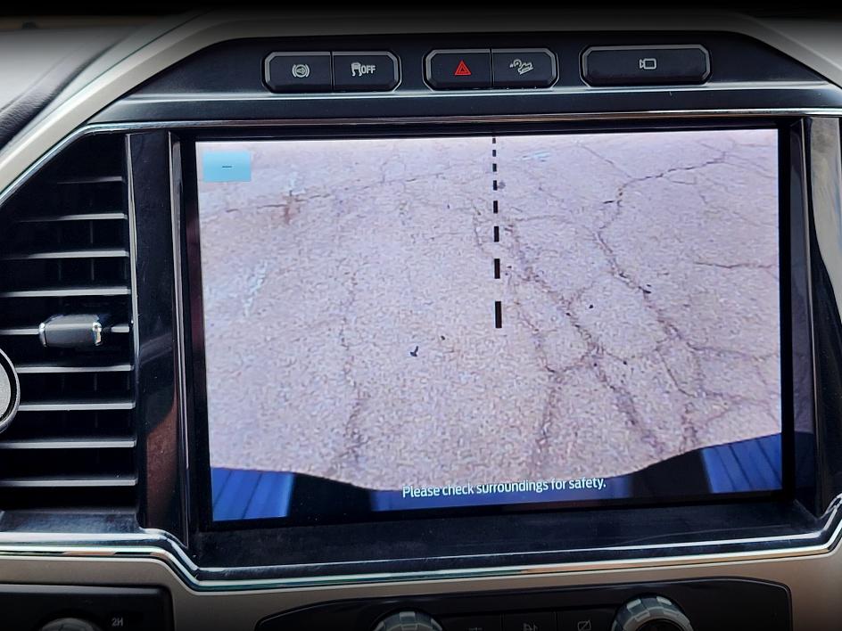 2022 Ford F-350 Lariat photo 25