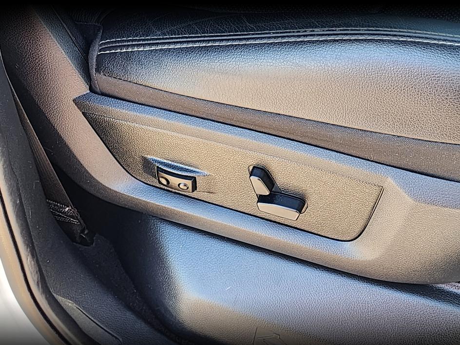 2014 Ram 2500 Laramie photo 17
