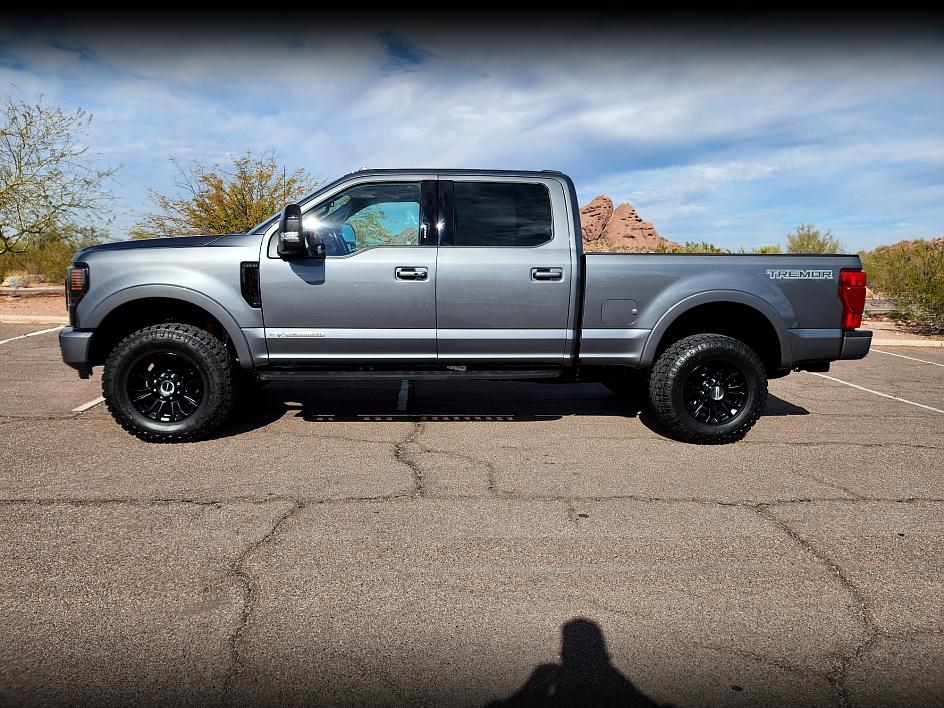 2022 Ford F-350 Lariat photo 2
