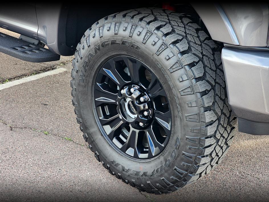 2022 Ford F-350 Lariat photo 10
