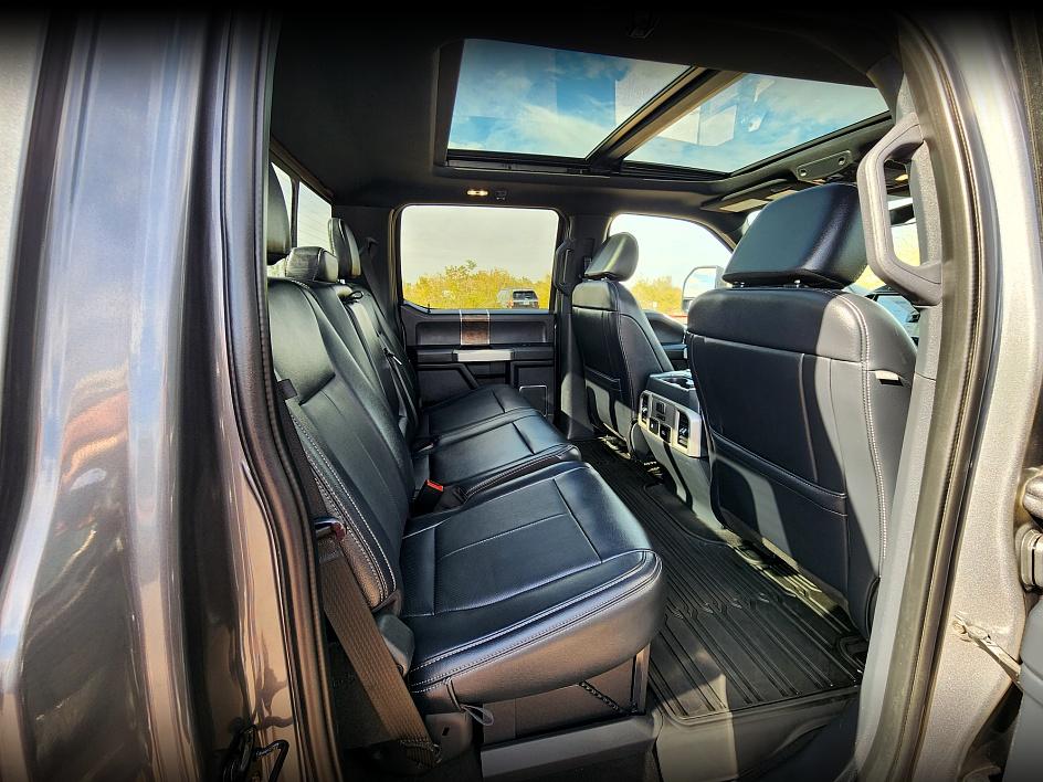 2022 Ford F-350 Lariat photo 16