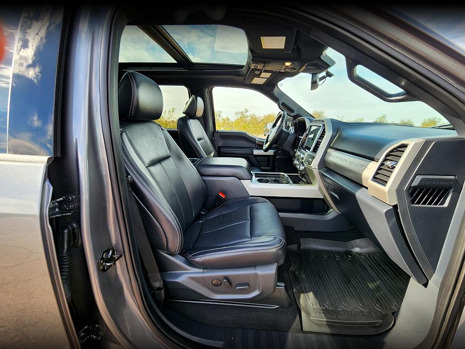 2022 Ford F-350 Lariat photo 18