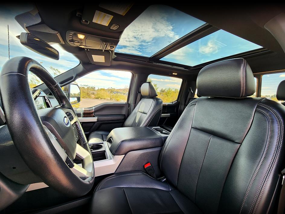 2022 Ford F-350 Lariat photo 13