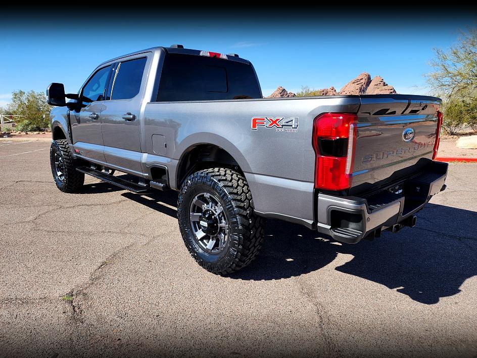 2023 Ford F-250 Lariat photo 3