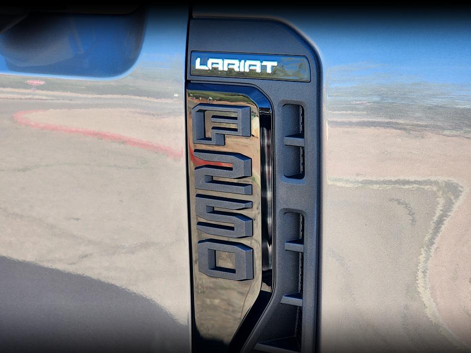 2023 Ford F-250 Lariat photo 12