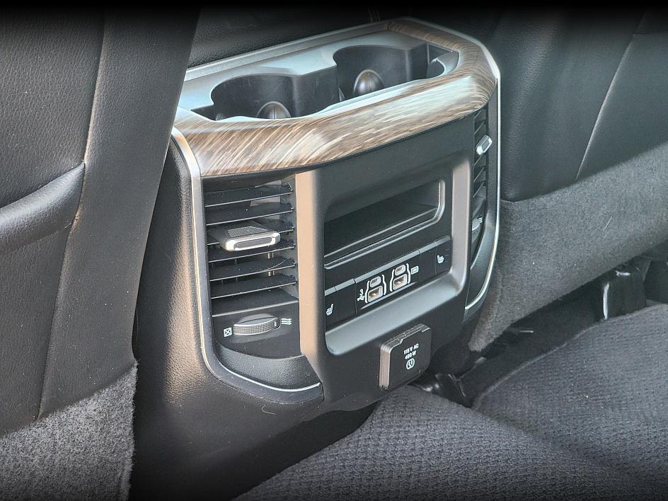 2019 Ram 3500 Laramie photo 14