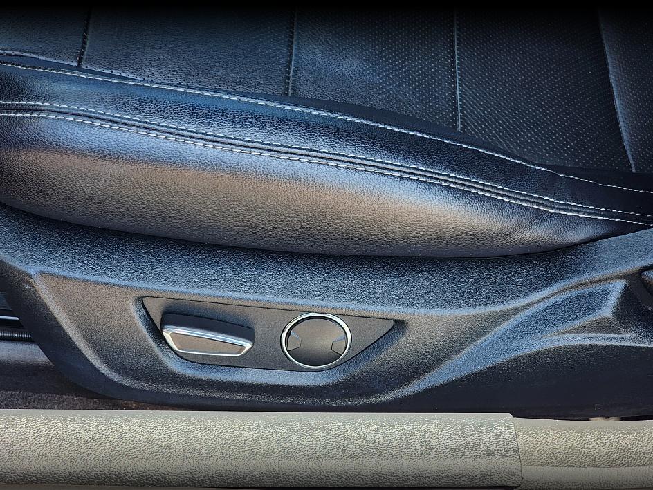 2016 Ford Mustang EcoBoost Premium photo 8