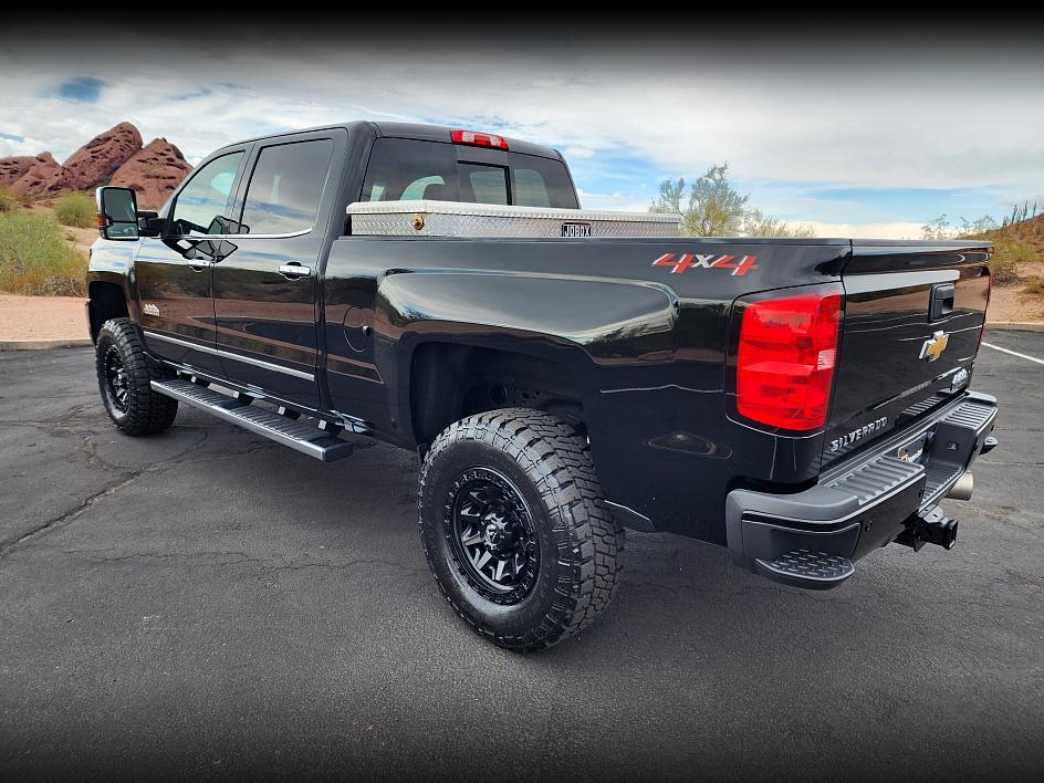 2019 Chevrolet Silverado 2500HD High Country photo 3