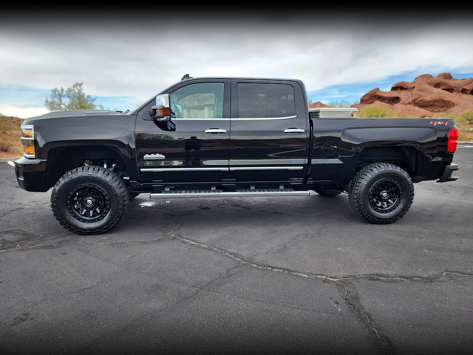 2019 Chevrolet Silverado 2500HD High Country photo 2