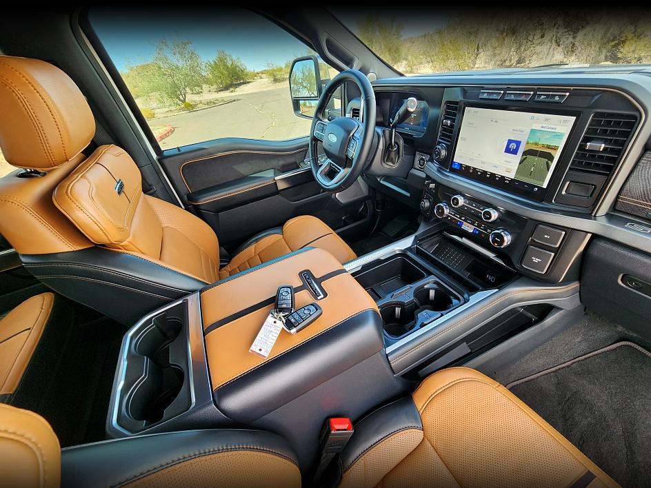 2023 Ford F-350 Platinum photo 16